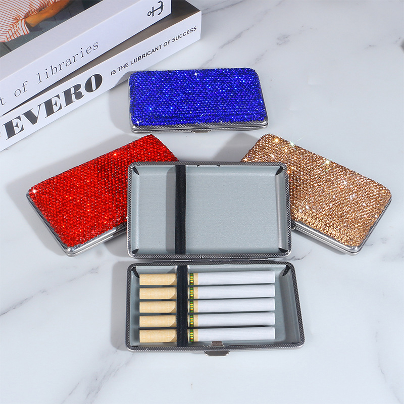 Gyémántokkal kirakott bőr cigarettatartó, 20 db-os férfi cigarettatartó doboz, különálló, szélálló cigarettatartó