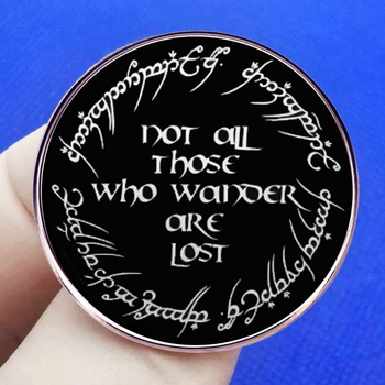 A Gyűrűk Ura rúna bross klasszikus film és televízió Hobbit kitűző fémötvözetből készült jelvény kiegészítők