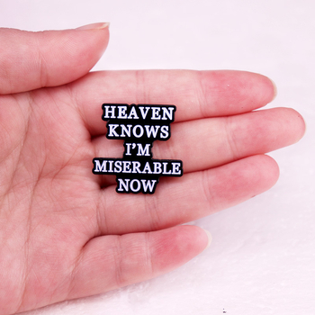 Isten a tudója, hogy most szenvedek, Smith dalkiegészítő brossja