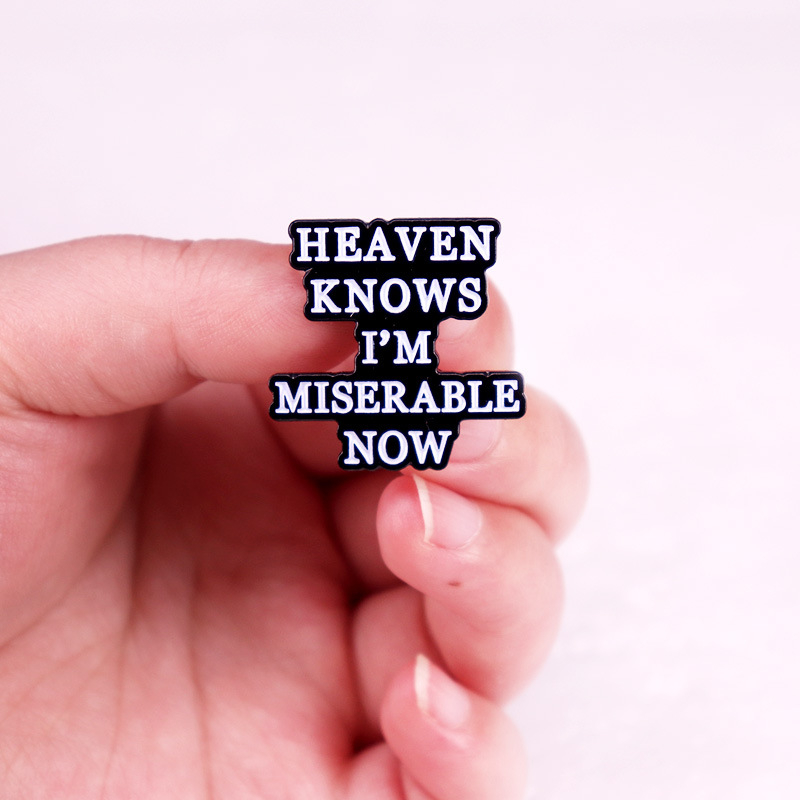 Isten a tudója, hogy most szenvedek, Smith dalkiegészítő brossja