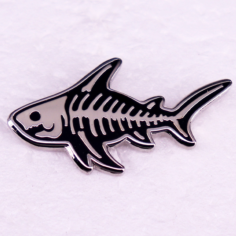 Broșă schelet de rechin insignă craniu viață marină emailată pin