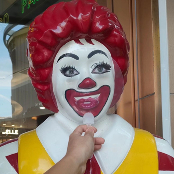 Συναυλία με το βιβλίο Little Red Riding Book με την Ladygaga Cool Summer Fans Στείλτε δώρα σε φίλους Warm-up Dice Fans