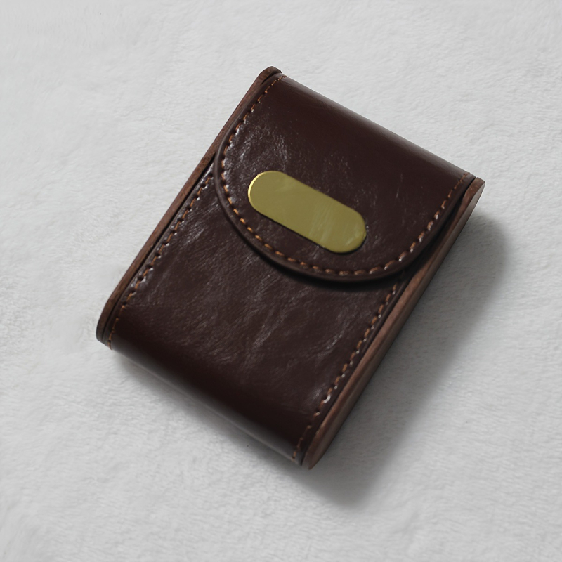 Határokon átnyúló retro 20 darabos, teljes csomagolású bőr fém férfi cigarettatartó, divatos, felhajtható, nedvességálló, nyomásálló, vastag cigarettatartó