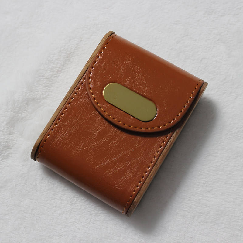 Határokon átnyúló retro 20 darabos, teljes csomagolású bőr fém férfi cigarettatartó, divatos, felhajtható, nedvességálló, nyomásálló, vastag cigarettatartó