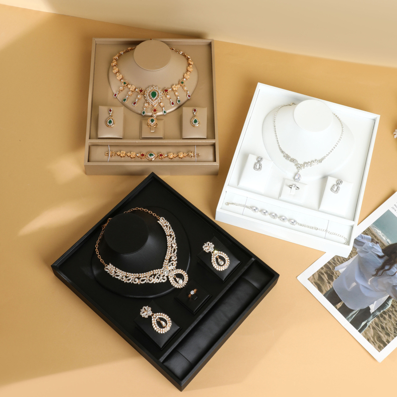 Határokon átnyúló raktáron Kombinált öltöny Ékszertartó Flanel ékszerkorong Ékszerbolt Gyűrű Karkötő Nyaklánc Fülbevaló Többcélú állvány