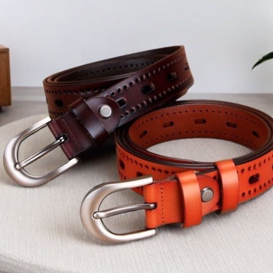 Európai és amerikai népszerű alkalmi marhabőr öv divatos szerszámok üreges kétrétegű marhabőr női övvel