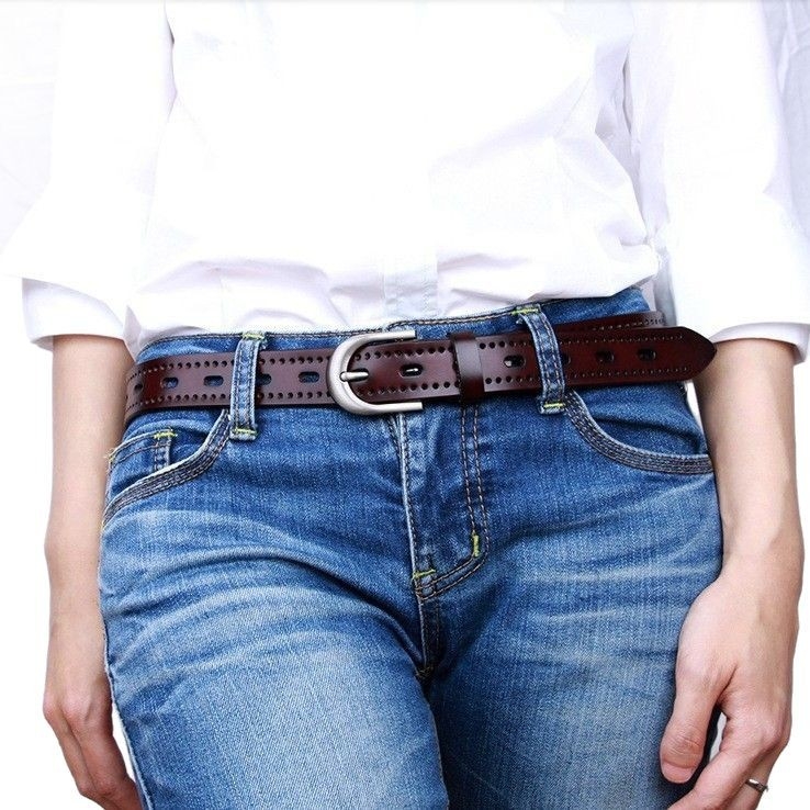 Európai és amerikai népszerű alkalmi marhabőr öv divatos szerszámok üreges kétrétegű marhabőr női övvel