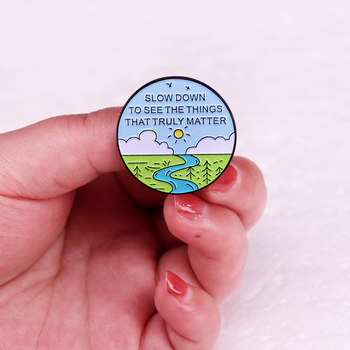 Lassíts le, és lásd meg, mi igazán számít: bross kitűző kiegészítők