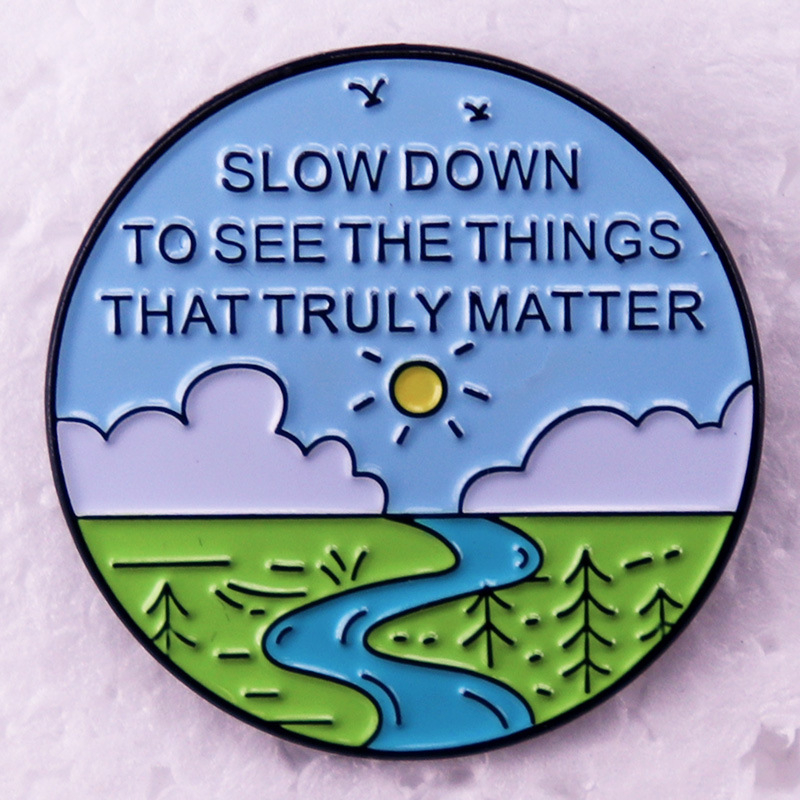 Lassíts le, és lásd meg, mi igazán számít: bross kitűző kiegészítők