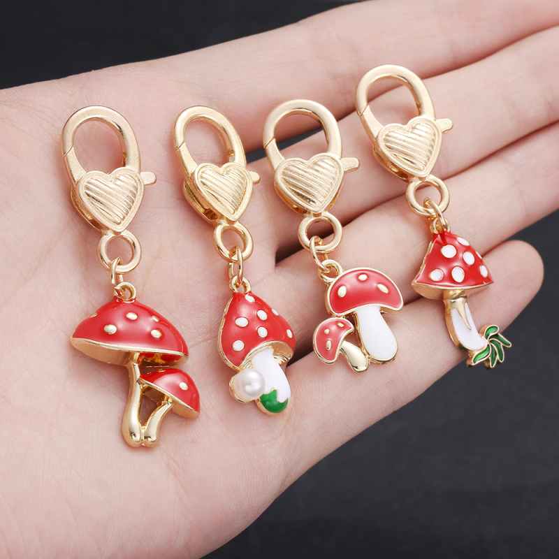 Határokon átnyúló forró olajcsepp alakú piros aranyos rajzfilm kis gomba medál szerelmes kulcstartó hátizsák autó ékszer medál