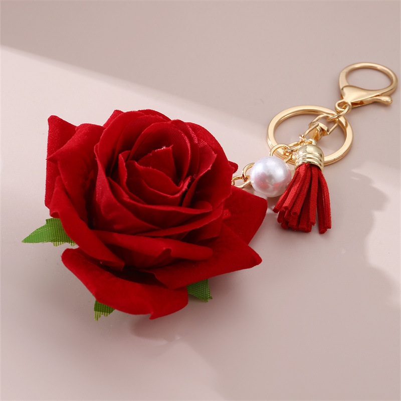 Határokon átnyúló tavaszi új függő vörös rózsa bojtos gyöngy medál édes stílusú női kulcstartó táska csattal