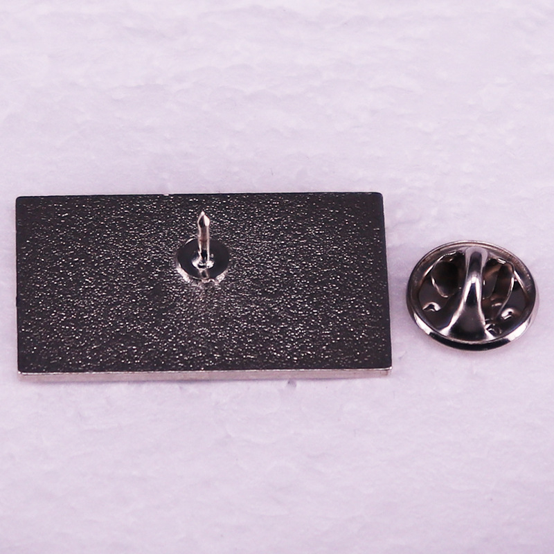 Némán javítom a nyelvtani brossodat, az angol jelvény kiegészítőidet.