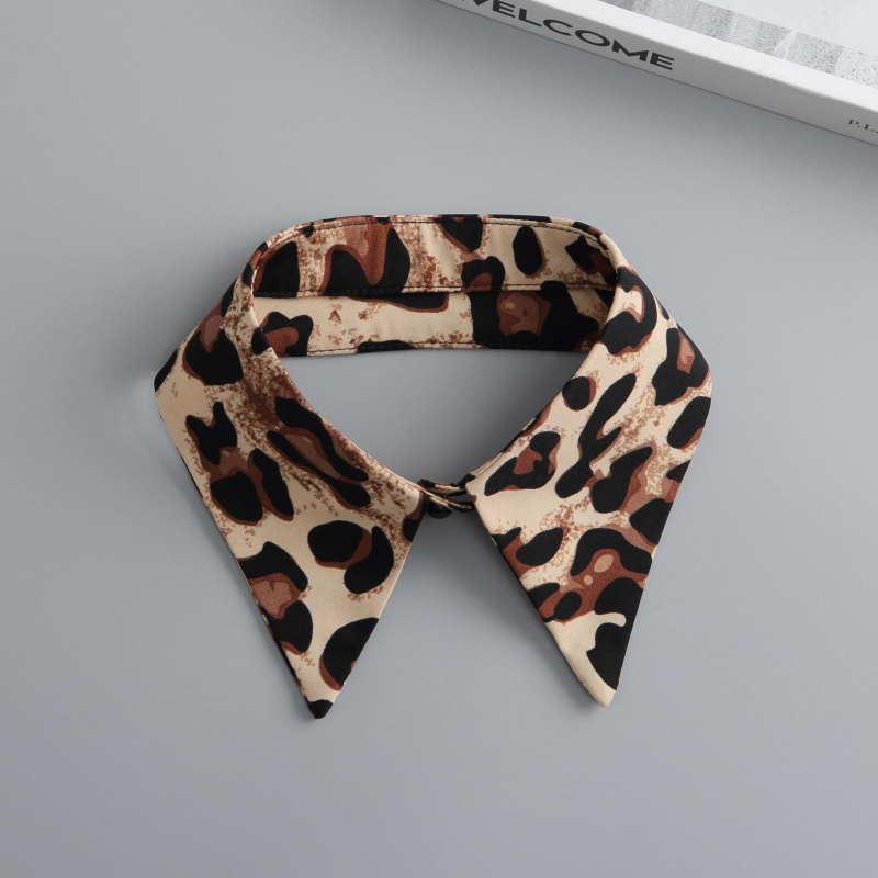 Piiriülene leopardimustriga terava kraega väike pükskraega sall käsitsi varrukatega ülikond moodne tipptasemel dekoratiivne võltssärkkrae hulgimüük