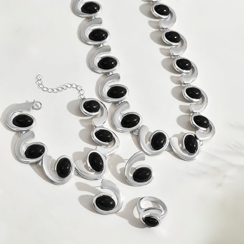 Vintage kaelakee käevõru sõrmus kõrvarõngad 4-osaline komplekt peen luksus võluv Euroopa ilu ehted kuum liialdatud isiksus