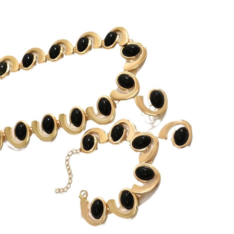 Vintage kaelakee käevõru sõrmus kõrvarõngad 4-osaline komplekt peen luksus võluv Euroopa ilu ehted kuum liialdatud isiksus