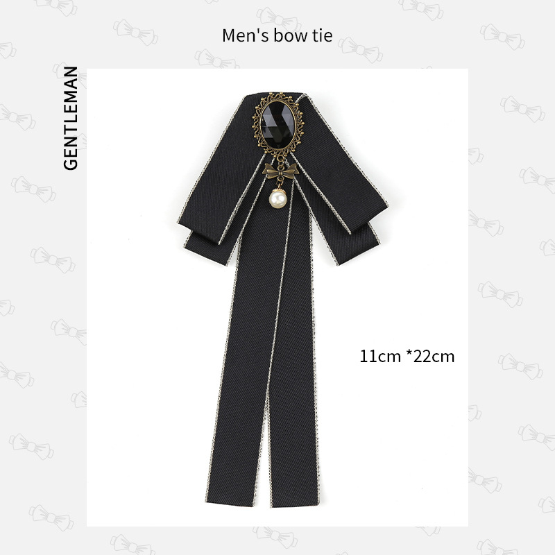 Meeste kikilips peigmehe isamehe pulmahotelli pulmaperemehe ärikoka musta ülikonna lipsuga aksessuaarid