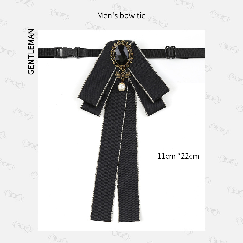 Meeste kikilips peigmehe isamehe pulmahotelli pulmaperemehe ärikoka musta ülikonna lipsuga aksessuaarid