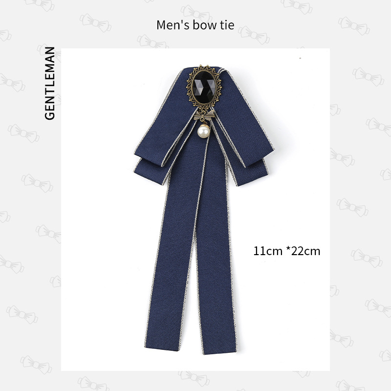 Meeste kikilips peigmehe isamehe pulmahotelli pulmaperemehe ärikoka musta ülikonna lipsuga aksessuaarid