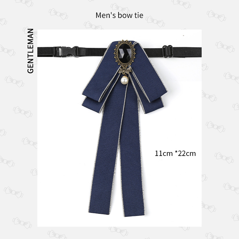 Meeste kikilips peigmehe isamehe pulmahotelli pulmaperemehe ärikoka musta ülikonna lipsuga aksessuaarid