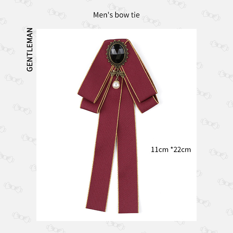 Meeste kikilips peigmehe isamehe pulmahotelli pulmaperemehe ärikoka musta ülikonna lipsuga aksessuaarid