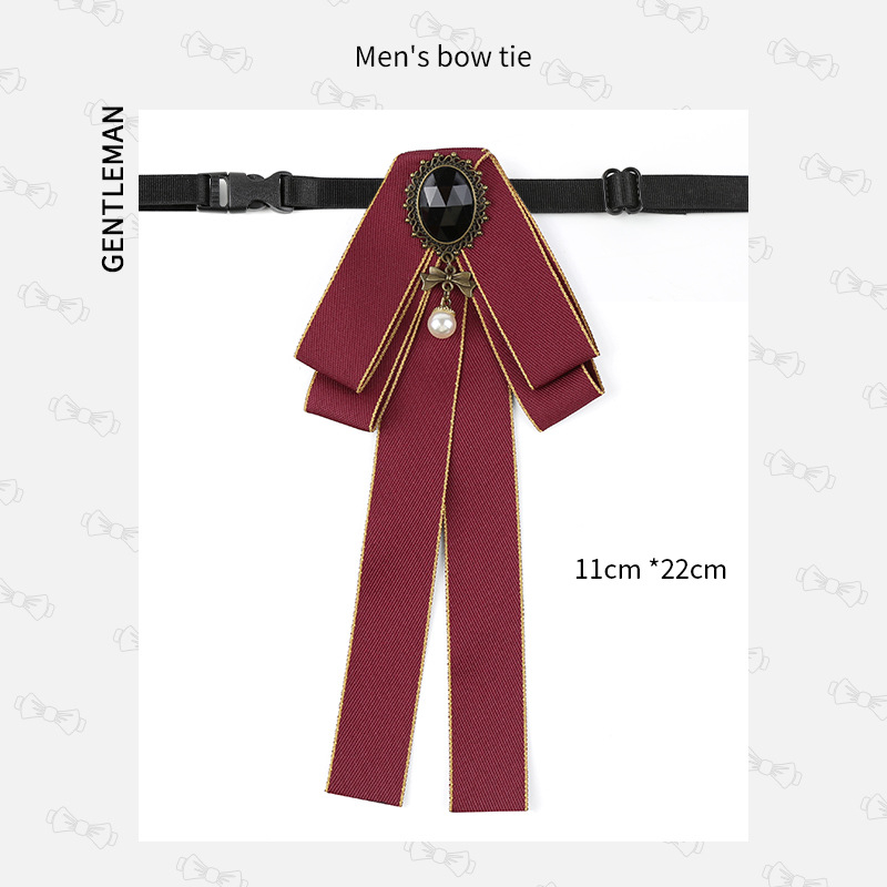 Meeste kikilips peigmehe isamehe pulmahotelli pulmaperemehe ärikoka musta ülikonna lipsuga aksessuaarid