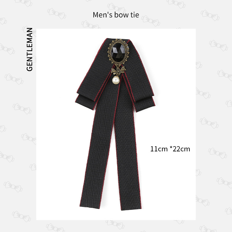 Meeste kikilips peigmehe isamehe pulmahotelli pulmaperemehe ärikoka musta ülikonna lipsuga aksessuaarid