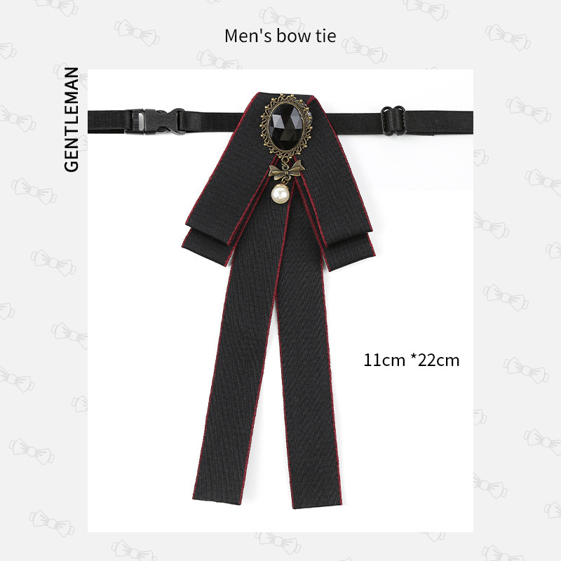 Meeste kikilips peigmehe isamehe pulmahotelli pulmaperemehe ärikoka musta ülikonna lipsuga aksessuaarid