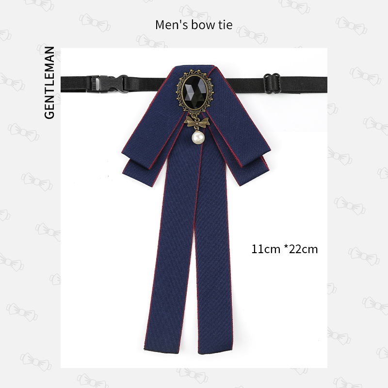 Meeste kikilips peigmehe isamehe pulmahotelli pulmaperemehe ärikoka musta ülikonna lipsuga aksessuaarid