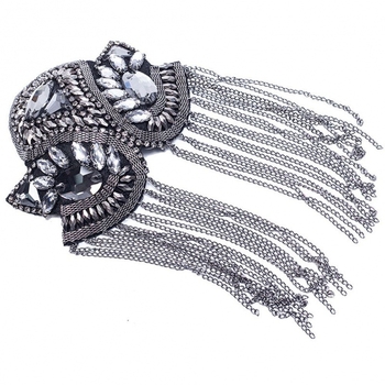 Kifutói bemutató bojtos bross, túlzó személyiség, T-stádiumú bross, szülő-gyermek kristály vállbross, jelmezruházat, kiegészítők