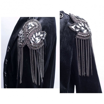 Kifutói bemutató bojtos bross, túlzó személyiség, T-stádiumú bross, szülő-gyermek kristály vállbross, jelmezruházat, kiegészítők