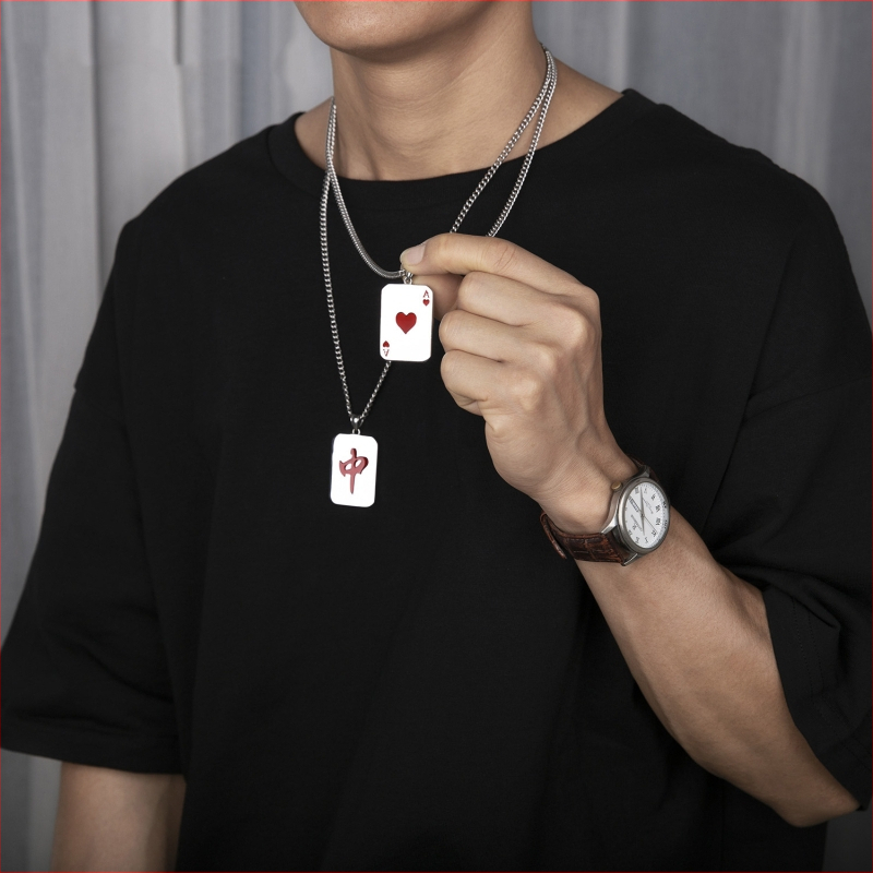 K-štýl novej kreatívnej hracej karty Red Heart Spades, trendy pánsky náhrdelník Hip-Hop Titánová oceľová kľúčna kosť Retiazka na krk Sveter Prívesok