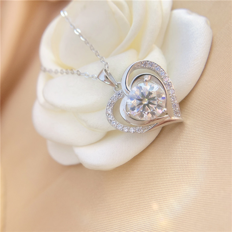 Sterling ezüst S925 Mossang gyémánt 3 karátos szerelmes nyaklánc könnyű luxus niche ezüst medál romantikus barátnő ajándék nehézipar