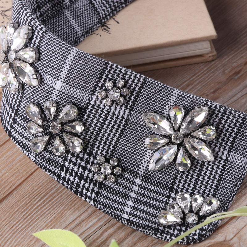 Díszített, 4 színű, tyúklábmintás, dekoratív nyakörv, kézzel készített, gyémánt mintás, új, női, kerek nyakörv