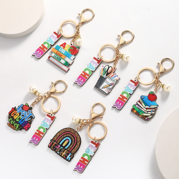 Határokon átnyúló új termékek Ballagási szezon Tanárnap Iskolai szezon Fa kulcstartó Függő díszek Könyv Betűcsík Ékszer Medál