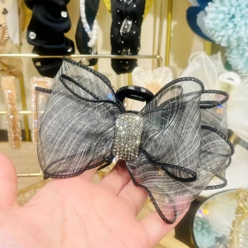 Koreai stílusú hálós, gyémánt alakú, masnival markolatú, kiváló minőségű, nagy cápacsatos, hátsó fejdísz, kontyolt, hajtűs fejdísz