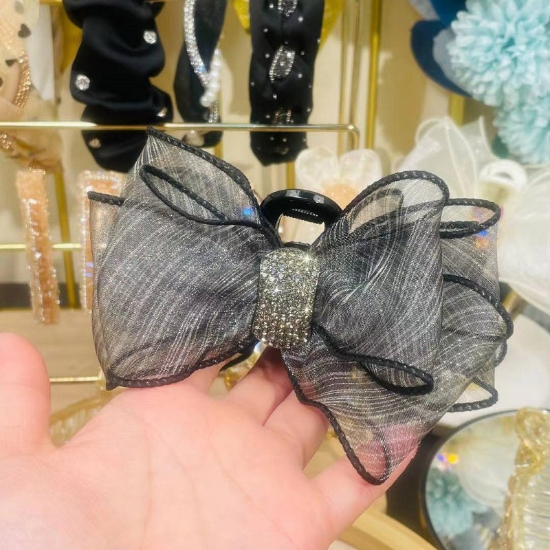 Koreai stílusú hálós, gyémánt alakú, masnival markolatú, kiváló minőségű, nagy cápacsatos, hátsó fejdísz, kontyolt, hajtűs fejdísz