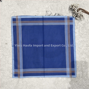 Vyriškas klasikinis dryžuotas tamsios spalvos siūlais dažytas medvilninis rankšluostis, prakaitą sugeriantis rankšluostis, kišeninis kostiumo krepšys, senas rankšluostis