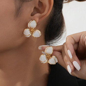 Európai és amerikai, határokon átnyúló, népszerű koreai stílusú, egyszerű, niche dizájnú, olajcsepp alakú virágos fülbevalók női, csúcskategóriás, mindenhez illő divat