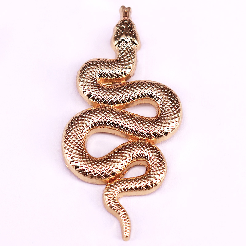 Kígyós zománc kitűző arany 3D állatos hajtóka kitűző
