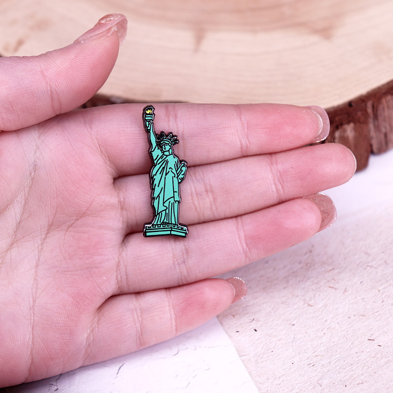 Istennő jelvény vicces New York-i kemény zománc kitűző