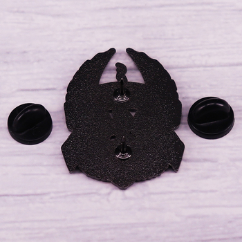 Lángoló koponya harcos bross szárnyakkal fém jelvény kiegészítőkkel ajándék