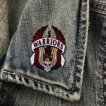 Lángoló koponya harcos bross szárnyakkal fém jelvény kiegészítőkkel ajándék