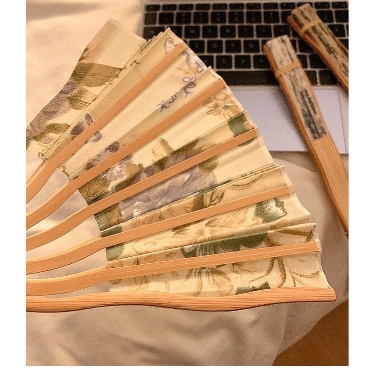 Kínai stílusú hordozható összecsukható ventilátor Ősi ventilátor kellékek Összecsukható ventilátor Ins stílusú kagylóventilátor Női nyári pózoló kellékek