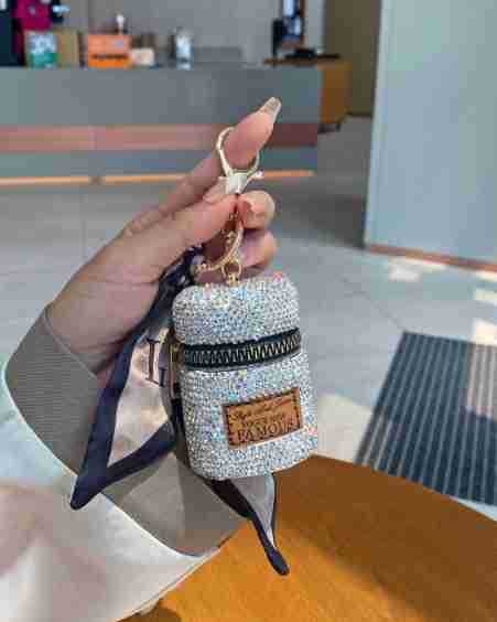 Uus populaarne täisteemant Bluetooth-kõrvaklappide kott miniatuurne kõrge tundlikkusega mündikott ripatsvalgusti luksusliku stiiliga