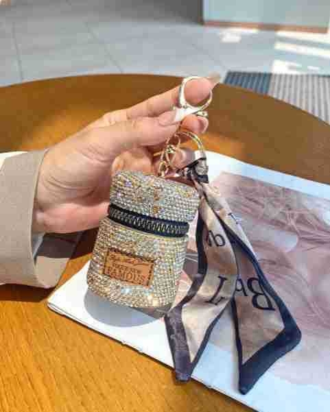 Uus populaarne täisteemant Bluetooth-kõrvaklappide kott miniatuurne kõrge tundlikkusega mündikott ripatsvalgusti luksusliku stiiliga