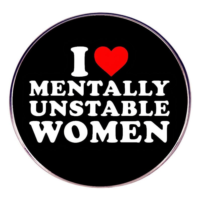 Szeretem az érzelmeket, nem a stabil nőt, bross, humor, angol kitűző, fémötvözet, jelvény, kiegészítők