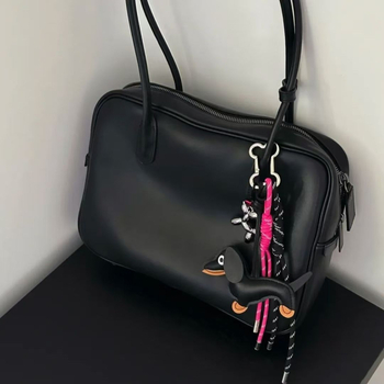 Χειροποίητο μαύρο ροζ μενταγιόν για σκύλους Wachshund σε αντίθεση χρώματος, γλυκό δροσερό μαύρο ροζ μπρελόκ Wachshund για σκύλους, μενταγιόν για ζευγάρια