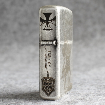 Zippo Treasure vēja necaurlaidīga petrolejas šķiltava Antique Silver 121Fb piecpusēji gravēts Crusader Brave Knight