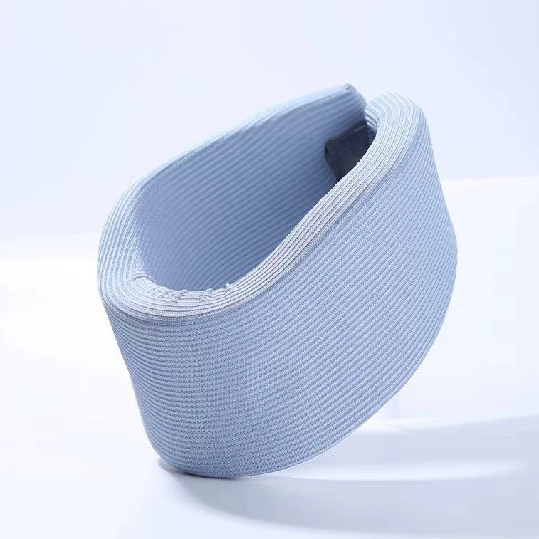 Kaklo apsaugos kaklo įtvaras su apsauga nuo išlinkimo. Artefaktinis kaklo korekcijos įtvaras. Fiksuota kaklo stuburo atrama. Biuro reikmenys namams. Kaklo įtvaras.