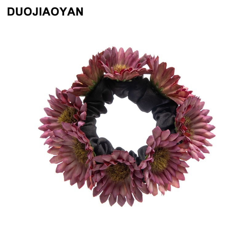 Europoje ir Jungtinėse Amerikos Valstijose naujas ramunėlių plaukų žiedas, saulėgrąžų, arklio uodegos galvutės, virvės, pojūčių vėduoklės, plaukų aksesuarai, imituojantis audinį, storosios žarnos žiedas